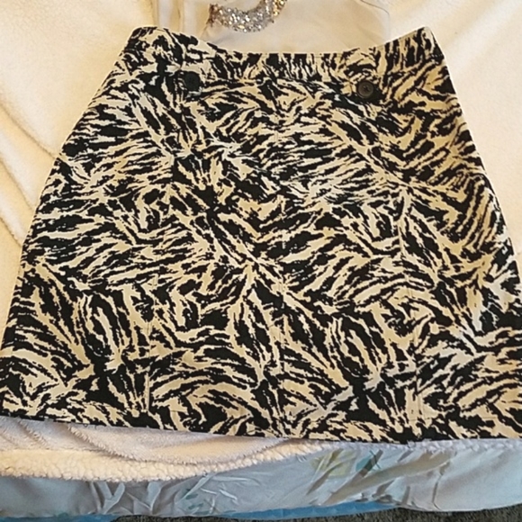 Like🆕️ Dress Blouse & 🆕️ Harold's Skirt Set - Picture 6 of 7